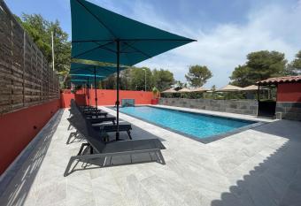 Urban Style Cannes Mouans-Sartoux - Piscine Ext  rieure - Parking Gratuit allows 18 year olds to book a room