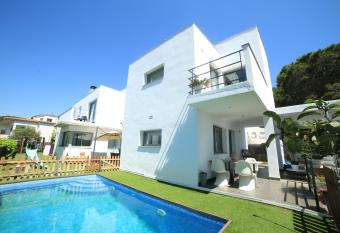 Relax con Piscina Privada y Vistas al Mar has Balcony rooms