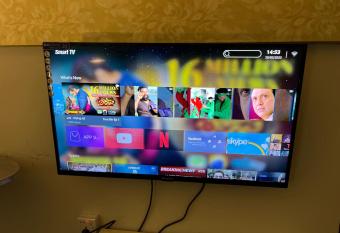 Central F-6 Holiday Home has Balcony rooms