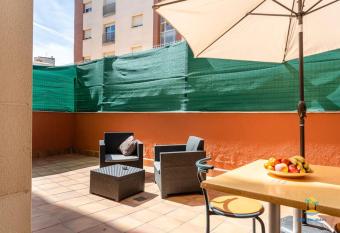 Estudio Carbonell Beach- Terrace allows 18 year olds to book a room