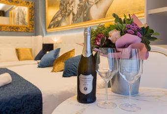 Royal Verona Relais - Royal Welcome has rooms with a private hot tub