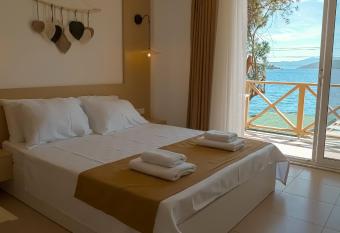   lios Butik Hotel allows 18 year olds to book a room