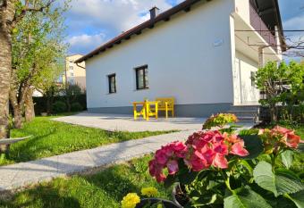 The Green Door Postojna City Center has Balcony rooms