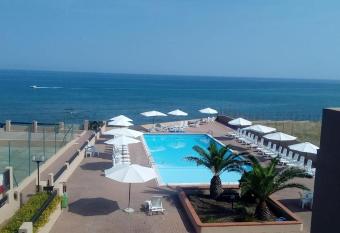 Bilo fronte spiaggia La perla has Balcony rooms