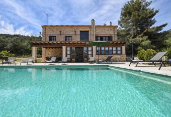 Horlandis has Balcony rooms