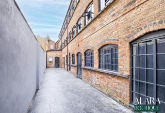 3 Floor Townhouse Luxury Living Alara Boutique has Balcony rooms