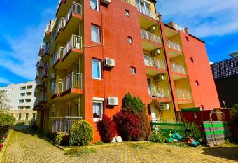North Beach Apartments has Balcony rooms