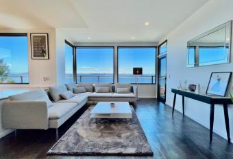 Nicholas House - Luxury with river & city views has Balcony rooms