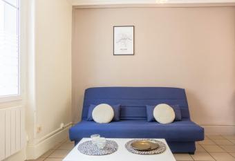 Le Pens  e Studio allows 18 year olds to book a room