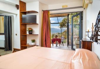 Garden Cottage I Dammusi - Ulivo has Balcony rooms