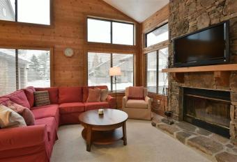 Seven Springs Sunridge 3 Bedroom Standard Condo, Sleep 10! condo has Balcony rooms
