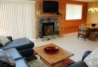 Seven Springs Sunridge 3 Bedroom Standard Condo, Pet Friendly! condo has Balcony rooms