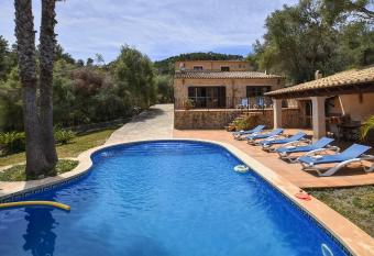 Can Petit has Balcony rooms