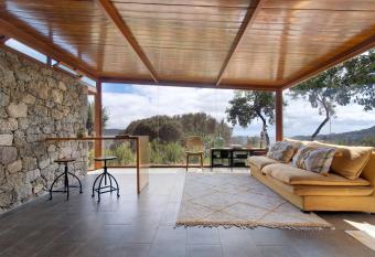 La Casita de la Orilla de Pe  ate has Balcony rooms