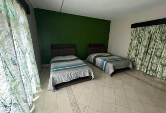 Agradable Habitaci  n Ojo de agua has Balcony rooms