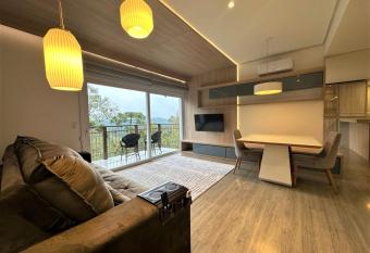 Sofisticado apartamento 2D has rooms with a private hot tub