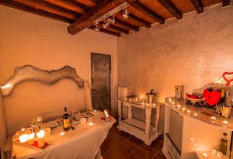 Agriturismo La Camporena has Balcony rooms