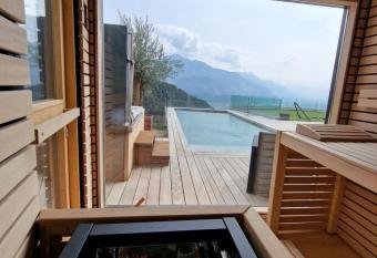 Bella Flocon allows 18 year olds to book a room