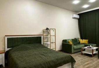 A fantastic summer getaway studio-apartment in the heart of Seabreeze resort with Pool and Beach access has Balcony rooms