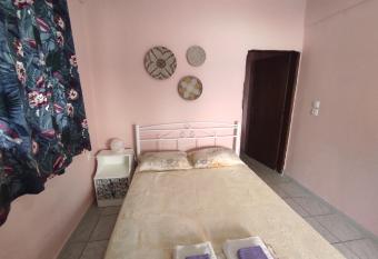 Niki s house allows 18 year olds to book a room