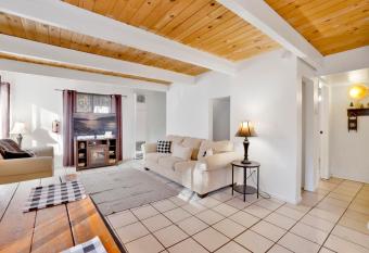 Sweet Maple Cabin by Big Bear Vacations Ultra Modern Cozy Chalet Mins To Activities allows 18 year olds to book a room