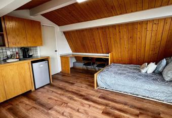 Little Indian nest #2 allows 18 year olds to book a room