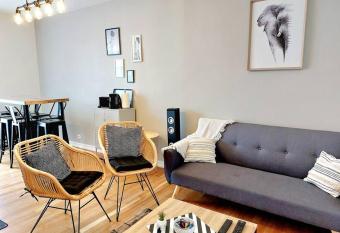 Lumineux T5 en centre ville has Balcony rooms