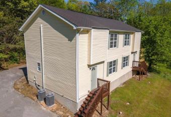 John Morrison Homes has rooms with a private hot tub