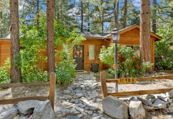 Fawnskin Cottage by Big Bear Vacations Adorable Single Level Relaxing Retreat has Balcony rooms