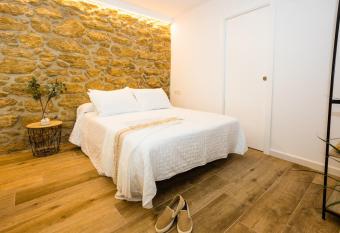 Viejo Baluarte House Rooms allows 18 year olds to book a room