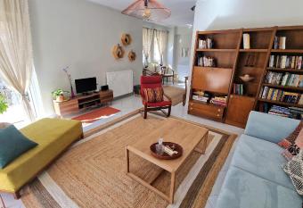 Two bedroom flat near airport has Balcony rooms