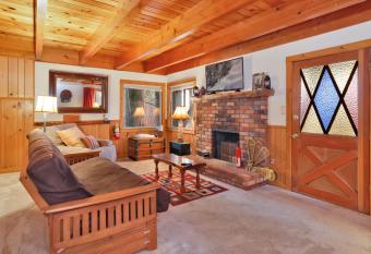 Majestic Views by Big Bear Vacations Cozy Slope View Moonridge Chalet allows 18 year olds to book a room