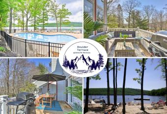 BigBoulder Lakeview Terrace-Minutes from the Lake has rooms with a private hot tub