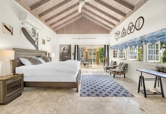 Hospitality Expert Zeppelin - Tour Pool Bar Beach has Smoking rooms