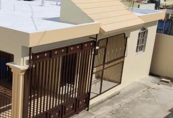 Casa acogedora y familiar allows 18 year olds to book a room