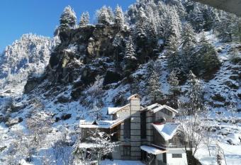 The Crystal Cascade Villa has Balcony rooms