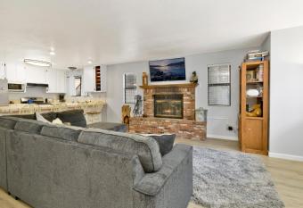 The Ted E Bear Lair At Summit- Walk to Resort Condo allows 18 year olds to book a room