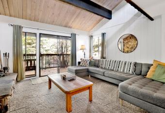 Slopeside Views Chalet- Hot Tub- Resort View Cozy Condo has rooms with a private hot tub