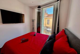 Luxury Monaco ! 7 mins walk to casino square ! has Balcony rooms