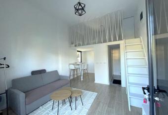 Mini Condos   1 DL - Studio 2 minutes to waterfront allows 18 year olds to book a room