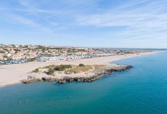 St Pierre la Mer maison 3 chambres 6 couchages allows 18 year olds to book a room