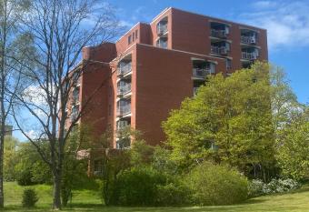 Nur ab 1 Juli f  r mindestens 3 Monate, Sch  nes 2 Zimmerapartment in Norderstedt allows 18 year olds to book a room