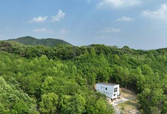 SunnyVille 90 allows 18 year olds to book a room