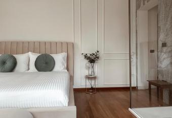 Villa Maldestra allows 18 year olds to book a room