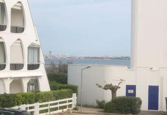 T2 acc  s direct    la plage allows 18 year olds to book a room