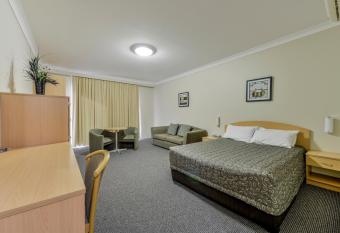 Golden Guitar Motor Inn has Balcony rooms