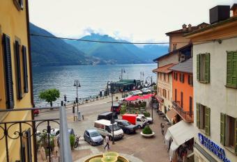 Al Pontile - by My Home In Como has Balcony rooms