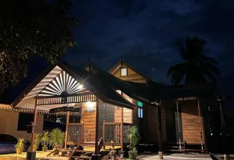 Pondok Tok Wan Homestay has Balcony rooms