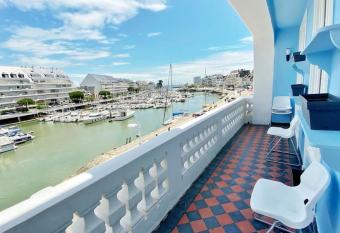 Appt. T3 type Haussmannien vue mer sur port has Balcony rooms