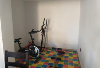 DEPARTAMENTO VILLAGE TOWER 2 allows 18 year olds to book a room